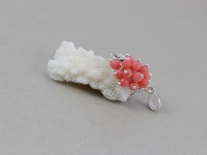 chileart biżuteria koral biały koral różowy srebro wisior